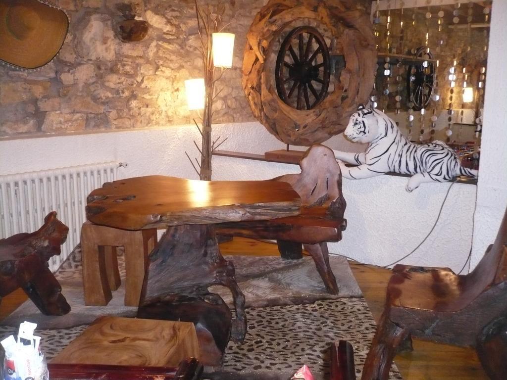 Hotel Bon Accueil Oyonnax Exteriör bild
