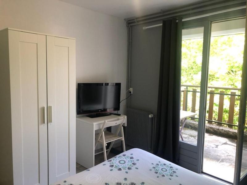 Hotel Bon Accueil Oyonnax Exteriör bild