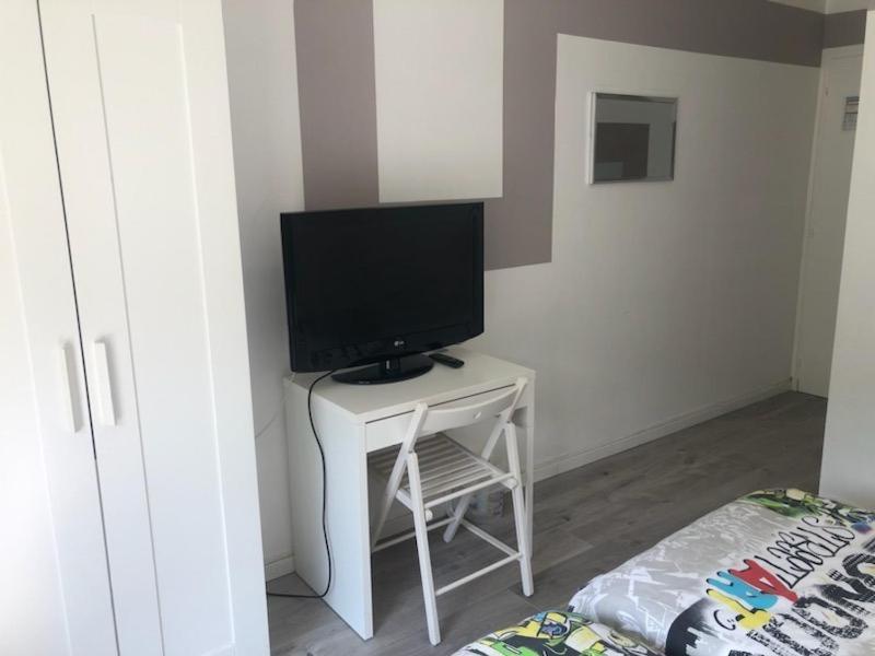 Hotel Bon Accueil Oyonnax Exteriör bild