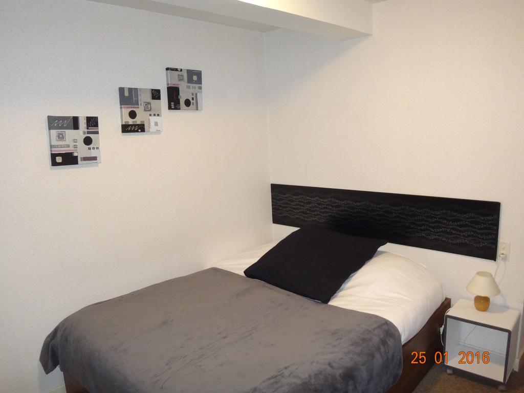 Hotel Bon Accueil Oyonnax Exteriör bild