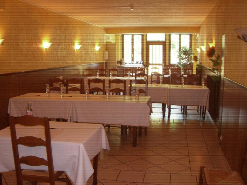 Hotel Bon Accueil Oyonnax Exteriör bild